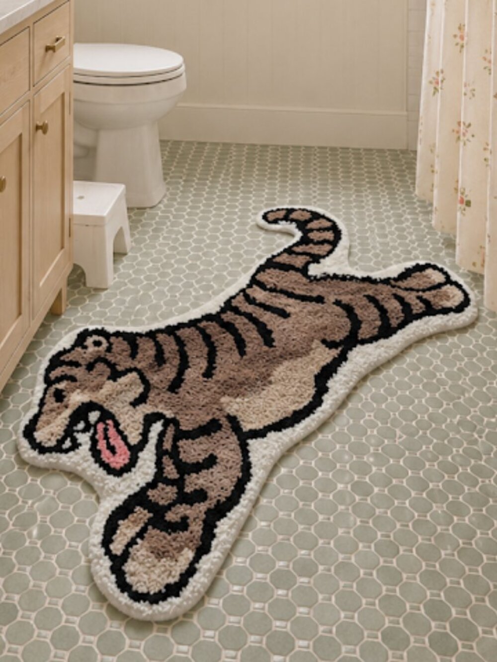 Godalesa Tufted Tiger Shape Area Rug Plush Novelty Room Decor